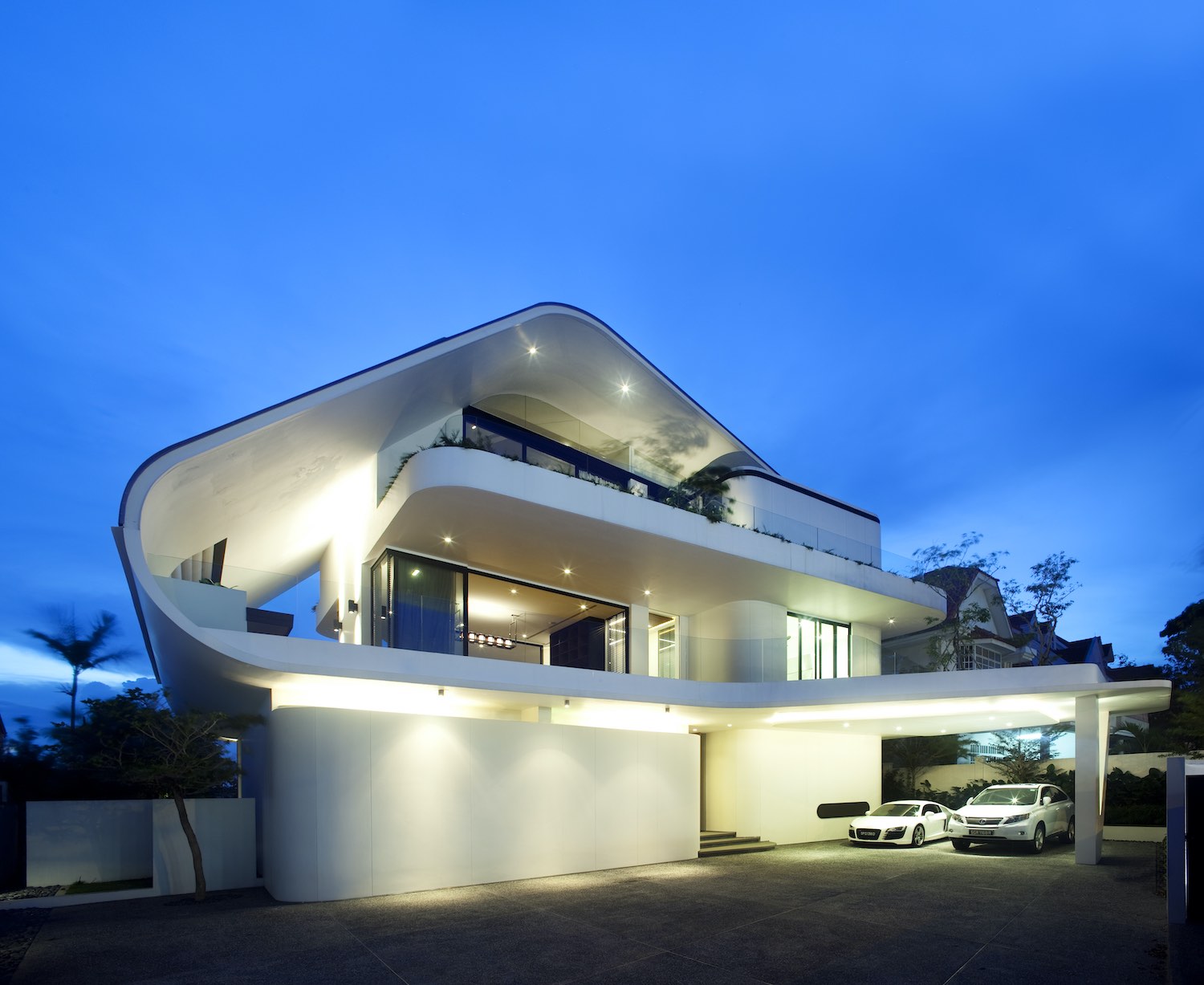 Amazon.com: Black and White - Updated: The Singapore House